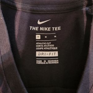 LeBron James player tshirt